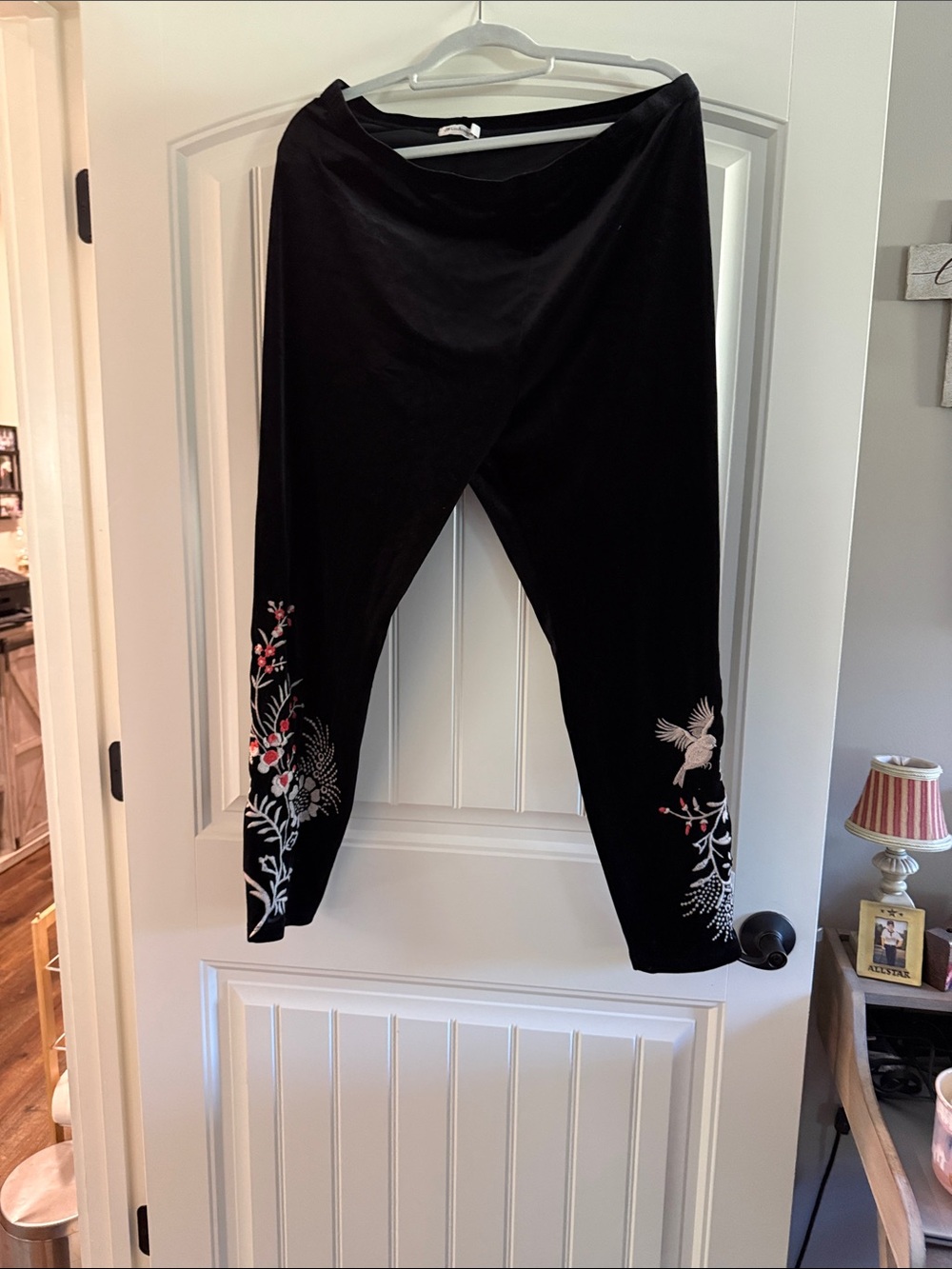 Women's Johnny was leggings $75